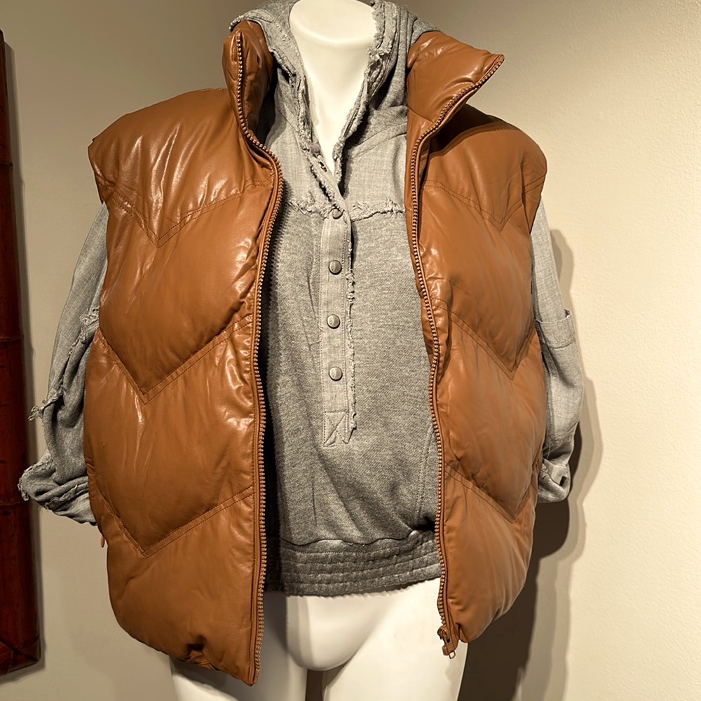 1/2PriceSale(was at $55) Sans Souci Rich Caramel Oversized Puffer Vest Small